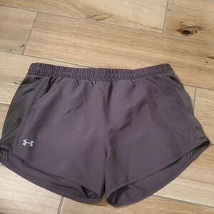 Under Armour Gray Athletic Shorts Moisture-Wicking Relaxed Fit Size Small